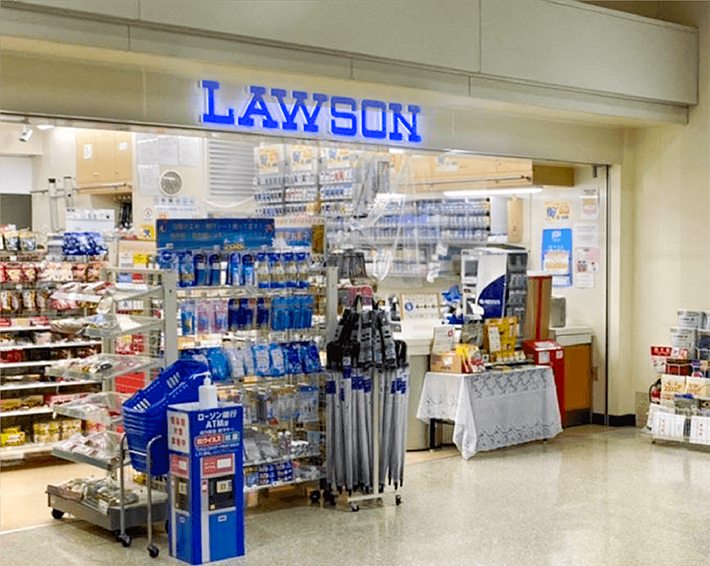 ローソン 那覇空港店店内入り口